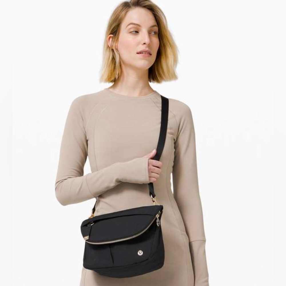 Lululemon All Night Festival Bag Vol 5L in Black /Gold - Picture 13 of 16